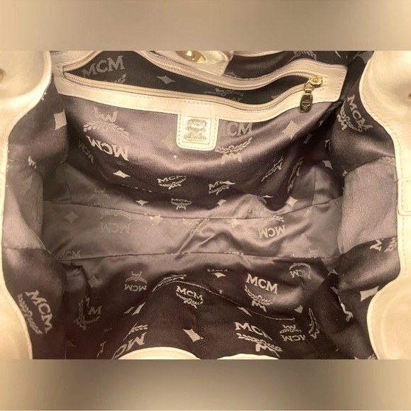 MCM Munchen Hobo Handbag, Crossbody, Shoulder Bag, Authentic. EUC - Picture 13 of 15